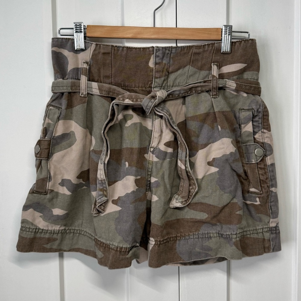 Topshop Camo Paper Bag Shorts, Size 8